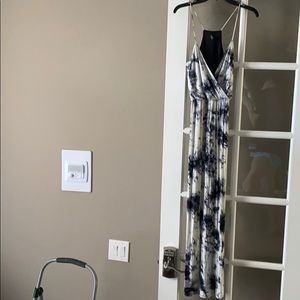 Black and white tie-dye Interi dress